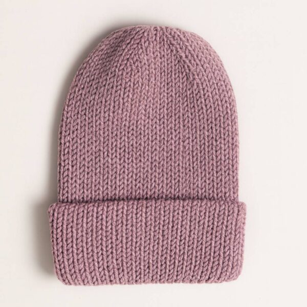 Soft Knitted Beanie Hat in Dusty Pink – Cozy & Minimalist Style